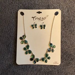 earrings and necklace set